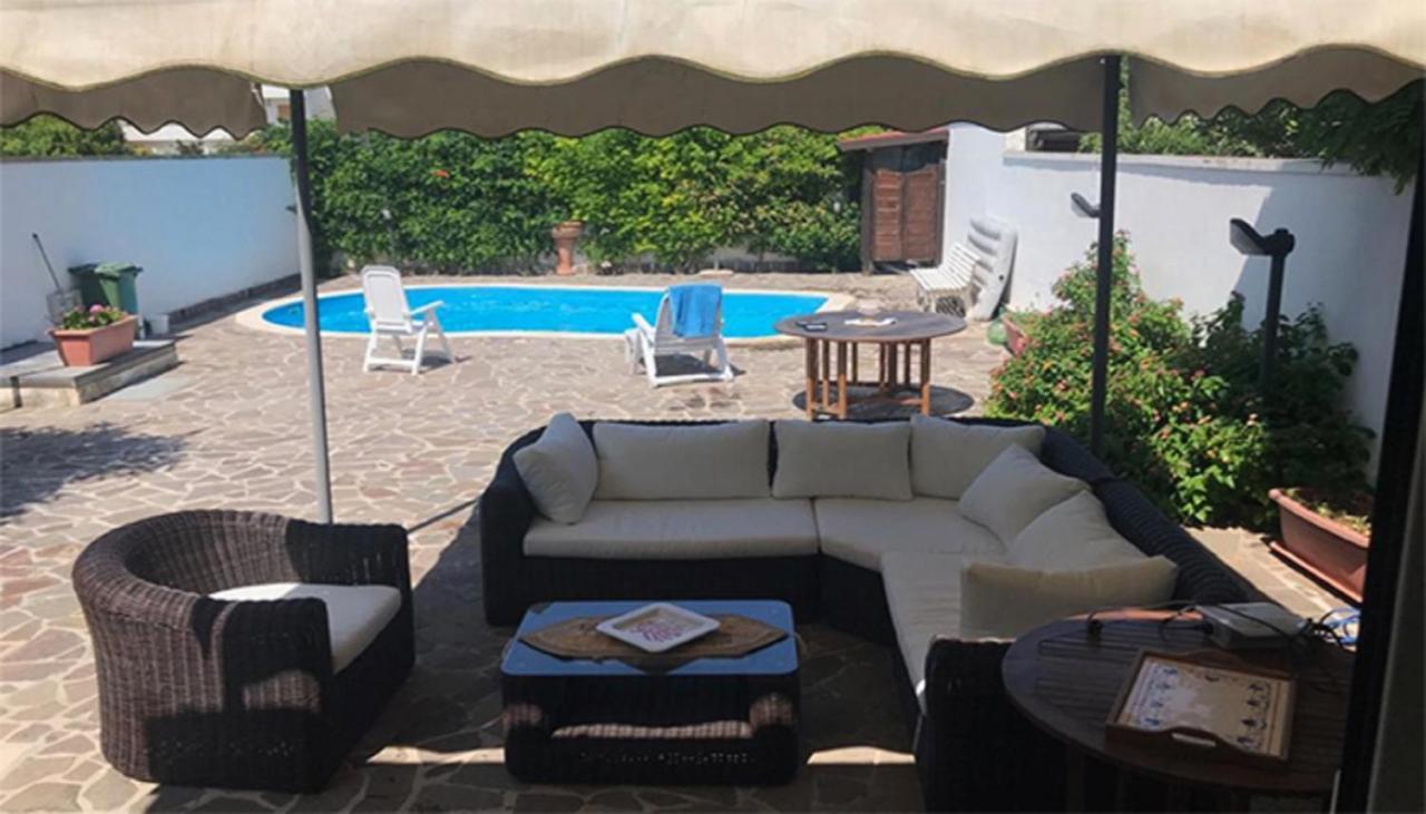 Large And Bright 6-bed With Parking In San Foca