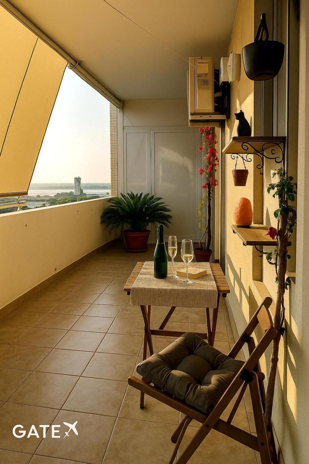 Gate 10 Apartment *