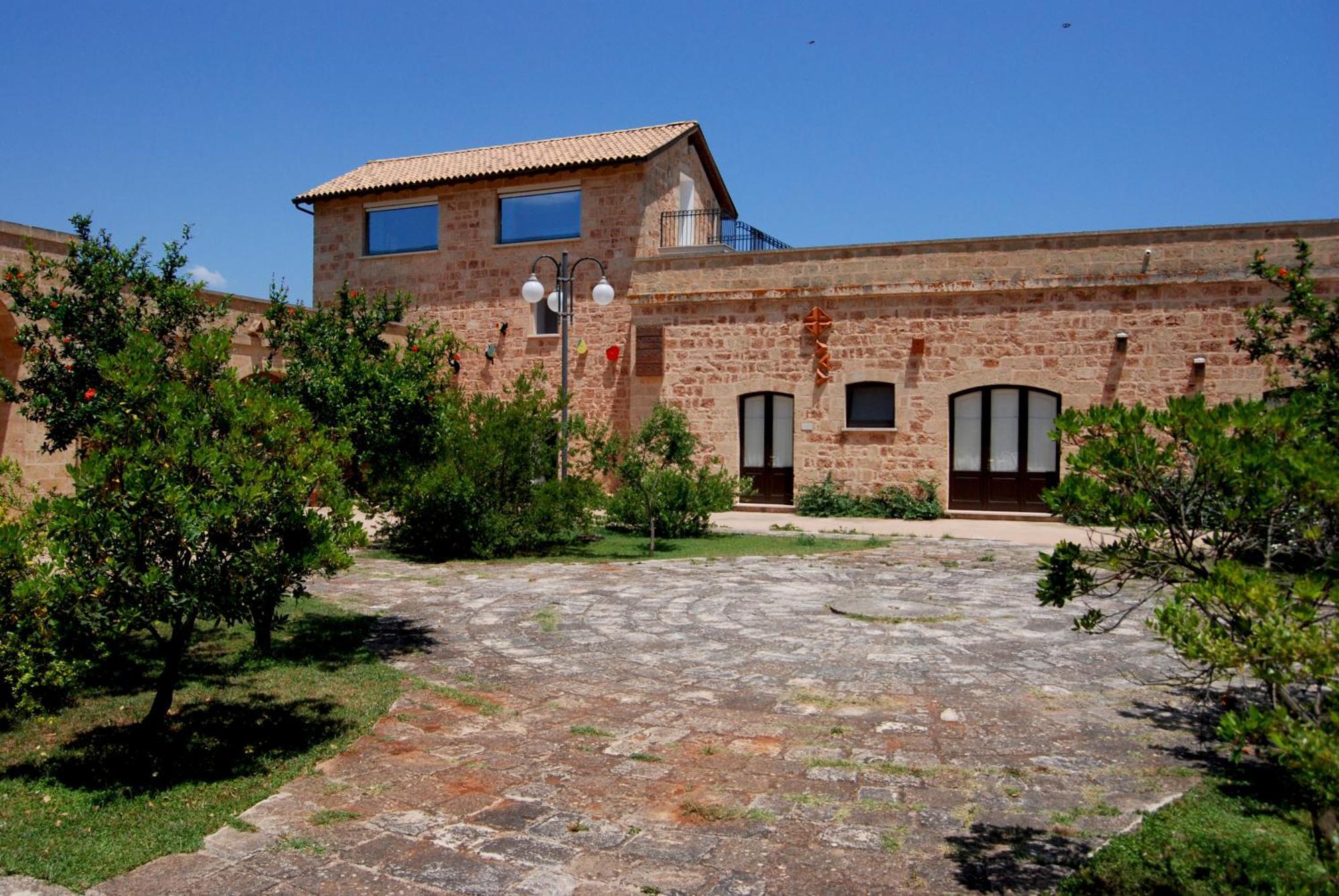 Dimora Il Granaio In Masseria Galatea Agriturismo Apartment *