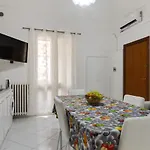Dimora Del Delfino Curioso