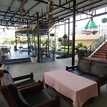 Ryan'S Bay Hotel