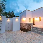 Trullo Del Moro - Luxury House With Swimming Pool