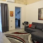 Benny Houses E Suite