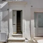 Mirror House Lovely Apartment