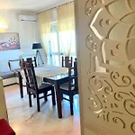Le Rose Suite Apartments
