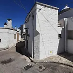 Capodigallo Holiday Trullo Monte Santo