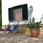 Villetta A 100 Metri Dal Mare, Immersa Nel Verde