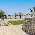 Trullo E Appartamenti Al Mare