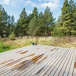 6 Person Holiday Home In R M