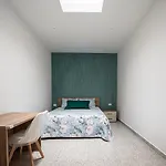 Mola'S Square House