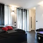 Black & White Suite
