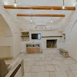 Trulli Colebe Con Piscina