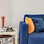Blue Loft - Old Town Apartment Sit