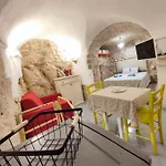 Ostuni- Casa Cisterna Porta San Demetrio