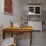 La Petite Maison