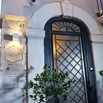 Mare Versus Luxury Suites