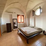 Comfortable House With Fenced Garden - Surano - Fireplace