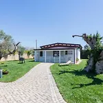 Green House In Villa Con Piscina