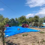 Aree Tende Presso La Casa In Campagna Di Ottavia