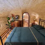 Cozy Classical Residence In The City Center