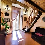 Cozy Classical Residence In The City Center