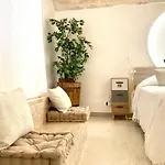 Antigua Lux