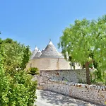 Trulli Dei Carrubi: Villa W/ Infinity Edge Private Pool, 500+Sqm Terraces