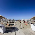 Aurora Beach & Suite