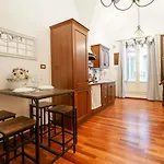 A Casa Da Claudia Home With Netflix