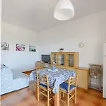 Elisa Apartment By Rentbeat
