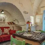 Casa Vacanze “House On The Left”