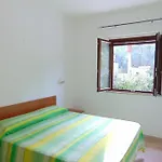 Appartamento In Villa Con Giardino A 200M Dal Mare