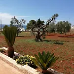 Mino Two-Room Apartment In Marina Di Pesculuse