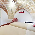 Castriota 19 - Jacuzzi Apartment Sit