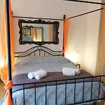Love Mirrors And Flowers - Affitti Brevi Italia
