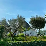 Antico Trullo Immerso Nella Campagna