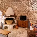 Trullo La Vecchia Elce With Garden