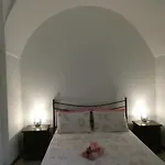 Sotto La Porta