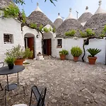 Trullo La Vecchia Elce With Garden