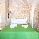 18-10 Room In The Heart Of Martina Franca