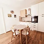 Acacia Apartment