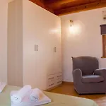 Amore Se-Wooden Apartments