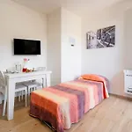 Ida'S Garden Apartment With Parking