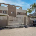 Ida'S Garden Apartment With Parking
