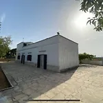 Tipico Casale Pugliese Immerso Nel Verde