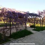 Tipico Casale Pugliese Immerso Nel Verde