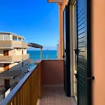 Giovinazzo E Il Mare