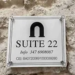 Suite 22