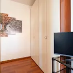 Cozy Studio Apartment Near Station - With Parking