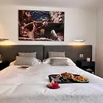 V Penthouse